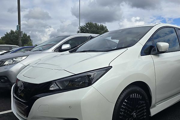 Nissan Leaf EY74VRD