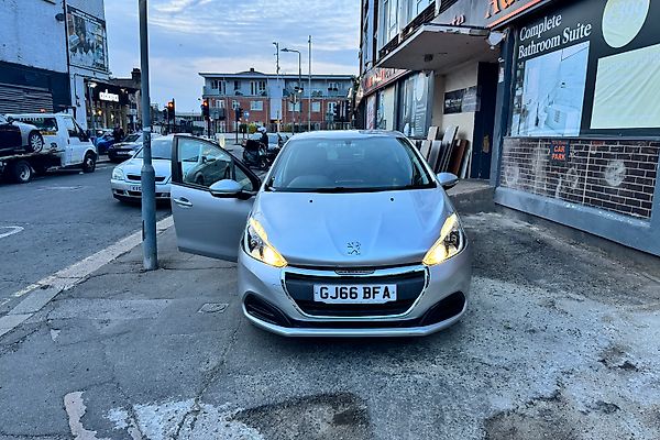 Peugeot 208